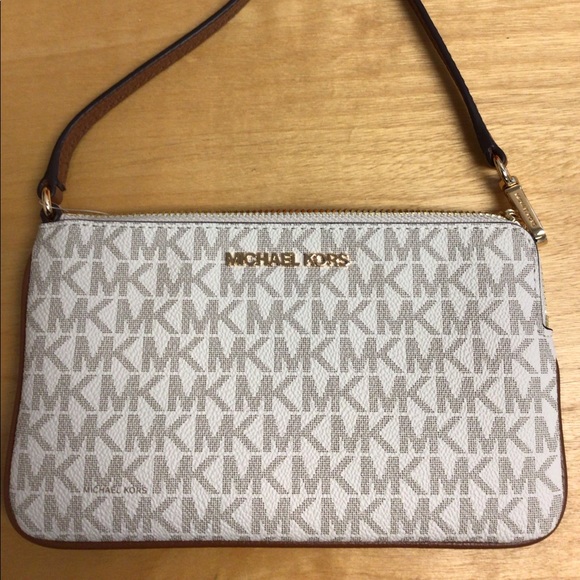 🍂 MK Wristlet - Picture 2 of 6